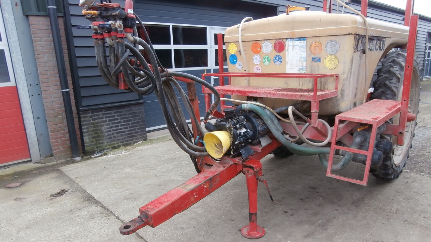 Veldspuit Cebeco zonder armen op 9,5x48 Kleber cultuurwielen€750