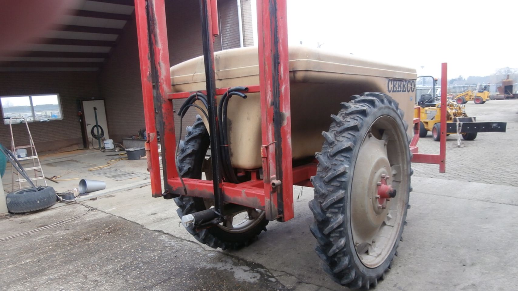 Veldspuit Cebeco zonder armen op 9,5x48 Kleber cultuurwielen€750