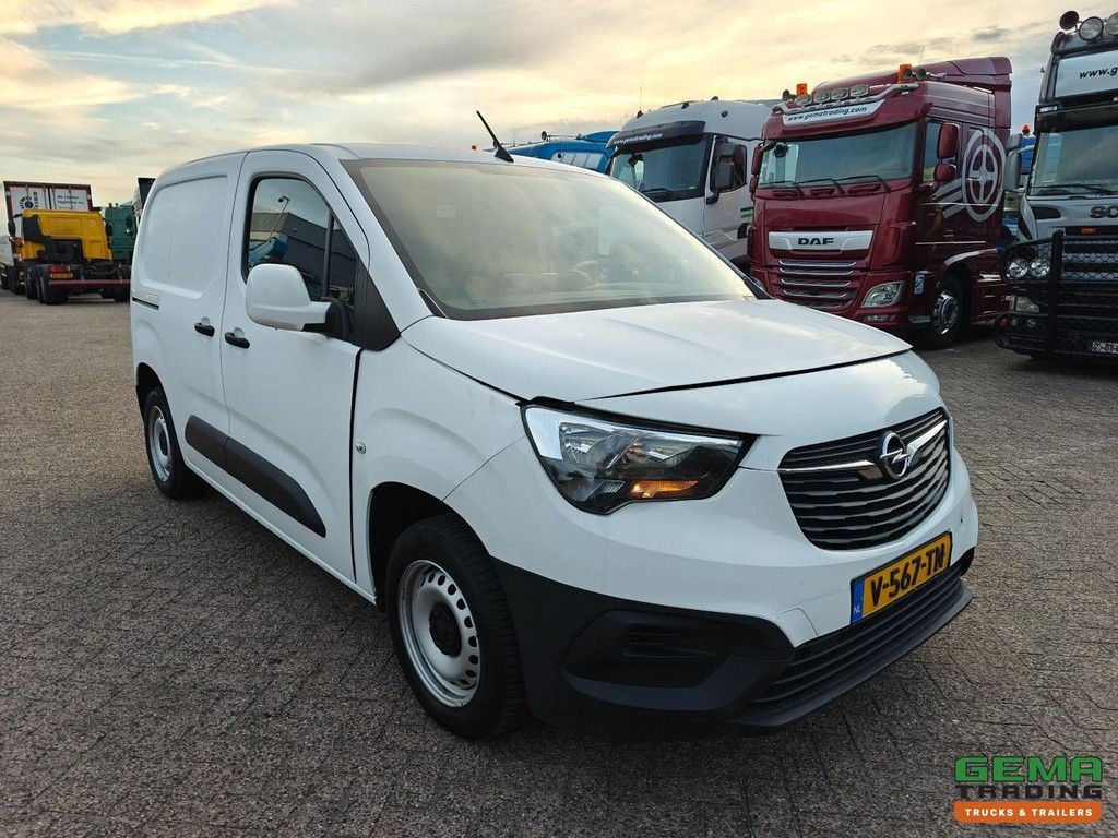 Opel COMBO 1.6D Euro6 - L1H1 - Manual transmission - Navigation - Tow bar