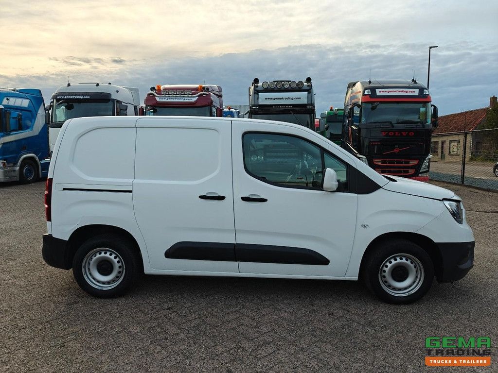 Opel COMBO 1.6D Euro6 - L1H1 - Manual transmission - Navigation - Tow bar
