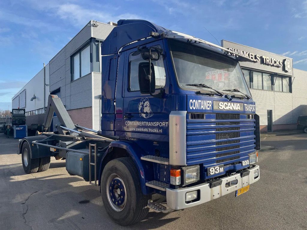 Scania 93M 230 pk bladgeveerd Leebur Haaksysteem