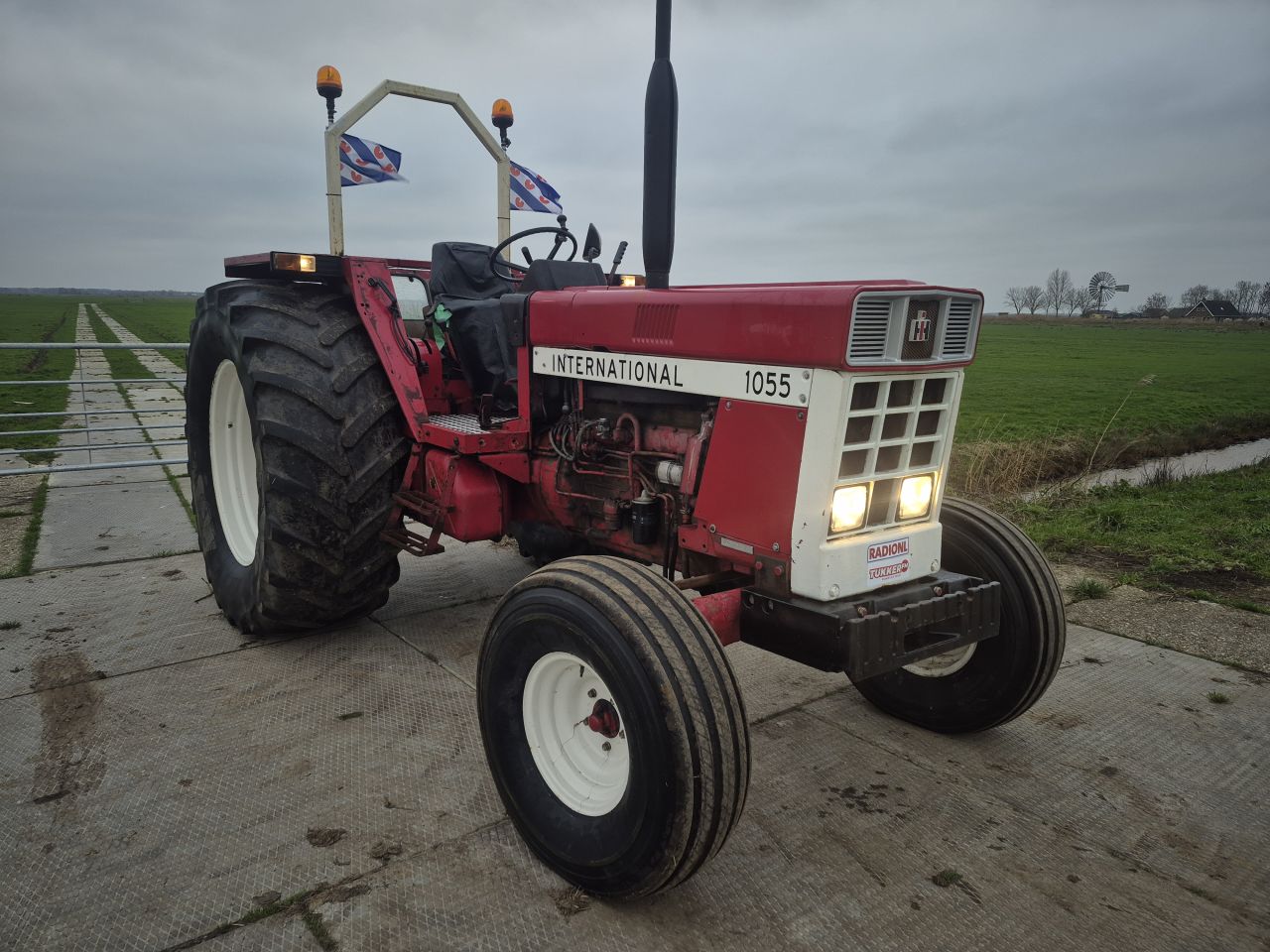 International 1055 6 cilinder met kenteken