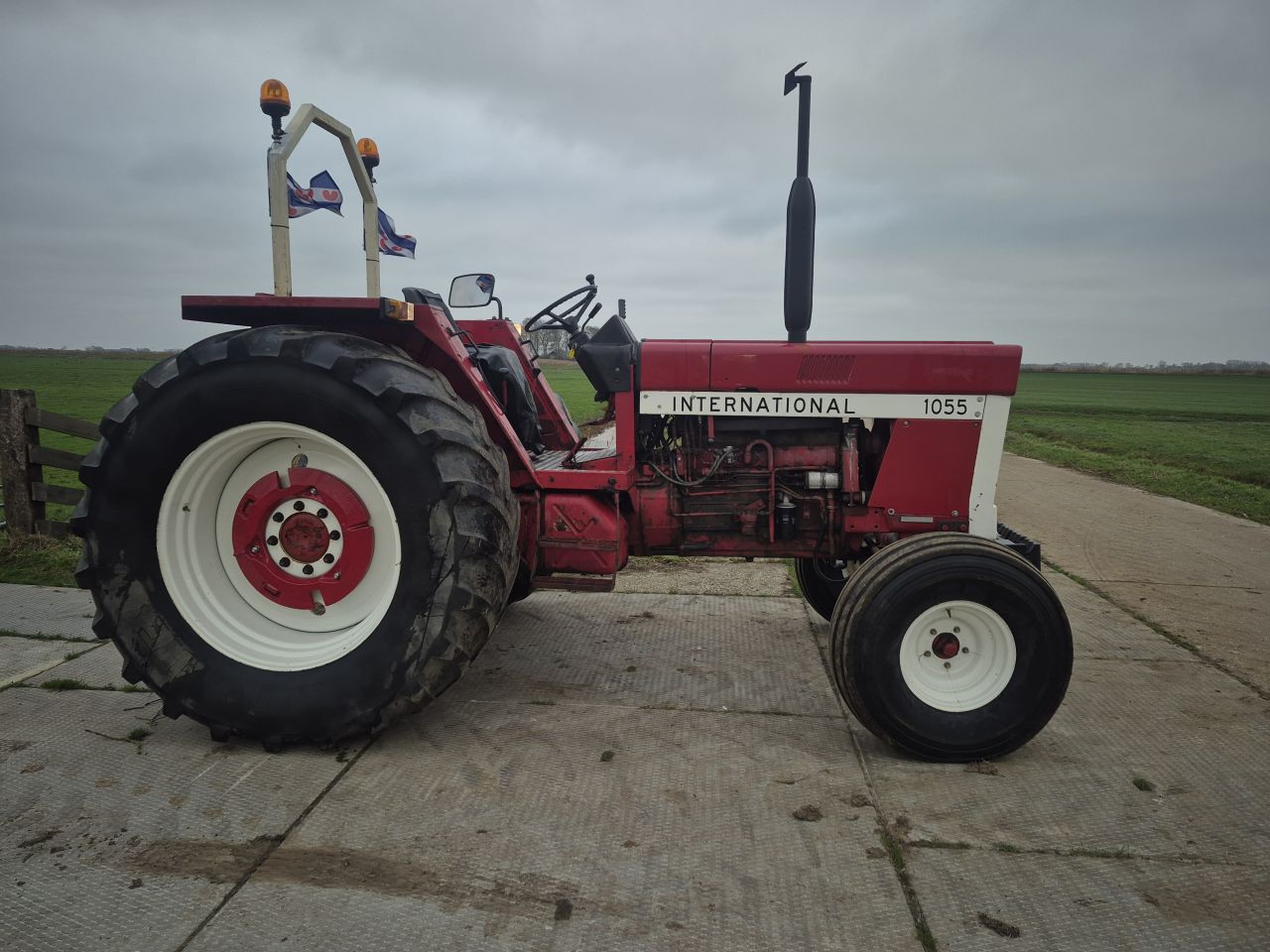 International 1055 6 cilinder met kenteken