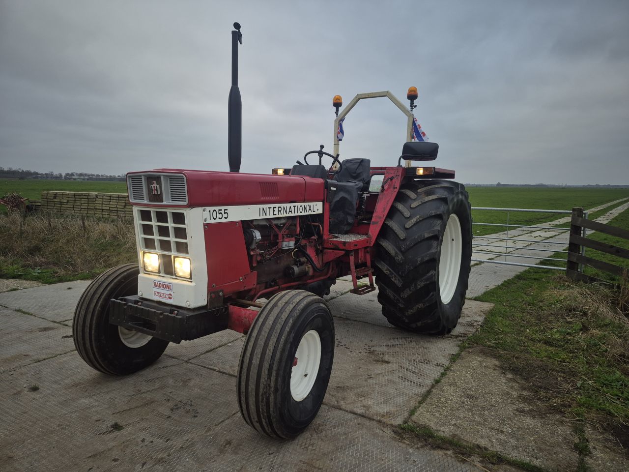 International 1055 6 cilinder met kenteken