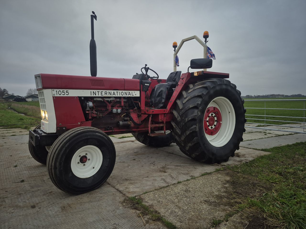 International 1055 6 cilinder met kenteken