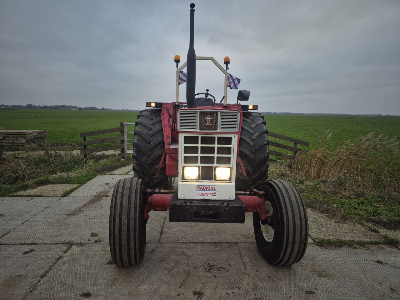 International 1055 6 cilinder met kenteken