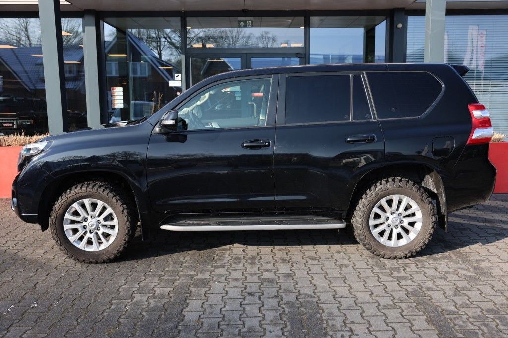 Toyota Landcruiser 150 3.0 D-4D 5DRS VX B/E TREKKER A/T 5 SITZ VAN