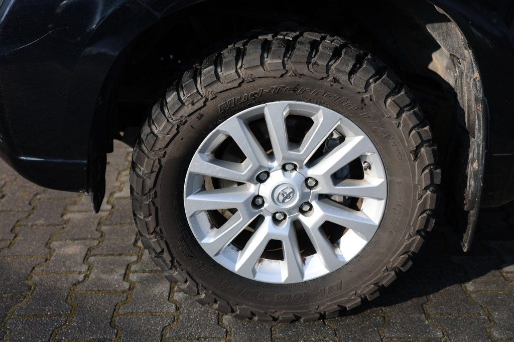 Toyota Landcruiser 150 3.0 D-4D 5DRS VX B/E TREKKER A/T 5 SITZ VAN