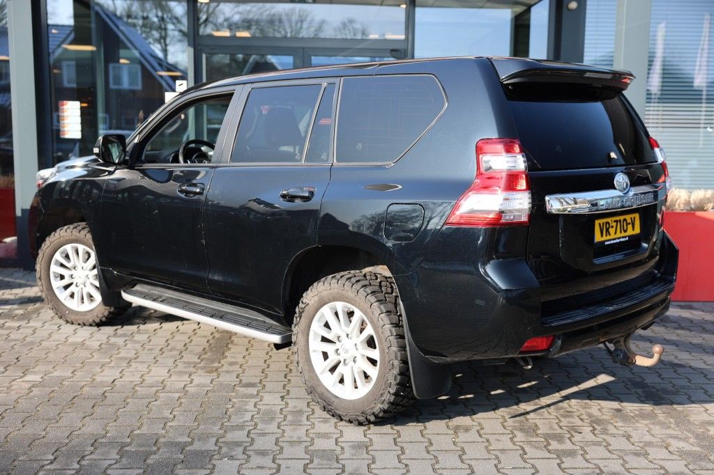 Toyota Landcruiser 150 3.0 D-4D 5DRS VX B/E TREKKER A/T 5 SITZ VAN