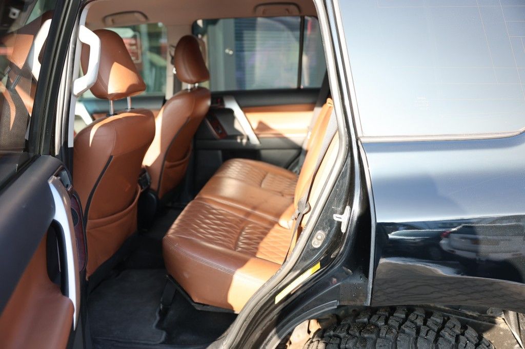 Toyota Landcruiser 150 3.0 D-4D 5DRS VX B/E TREKKER A/T 5 SITZ VAN