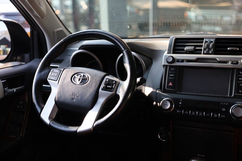 Toyota Landcruiser 150 3.0 D-4D 5DRS VX B/E TREKKER A/T 5 SITZ VAN