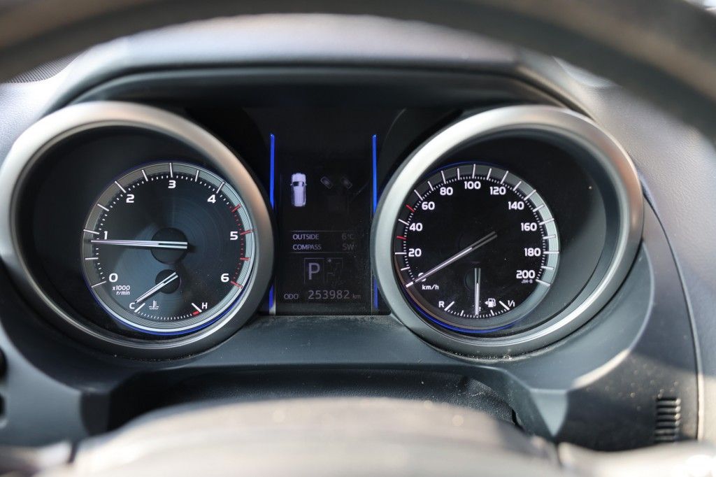 Toyota Landcruiser 150 3.0 D-4D 5DRS VX B/E TREKKER A/T 5 SITZ VAN