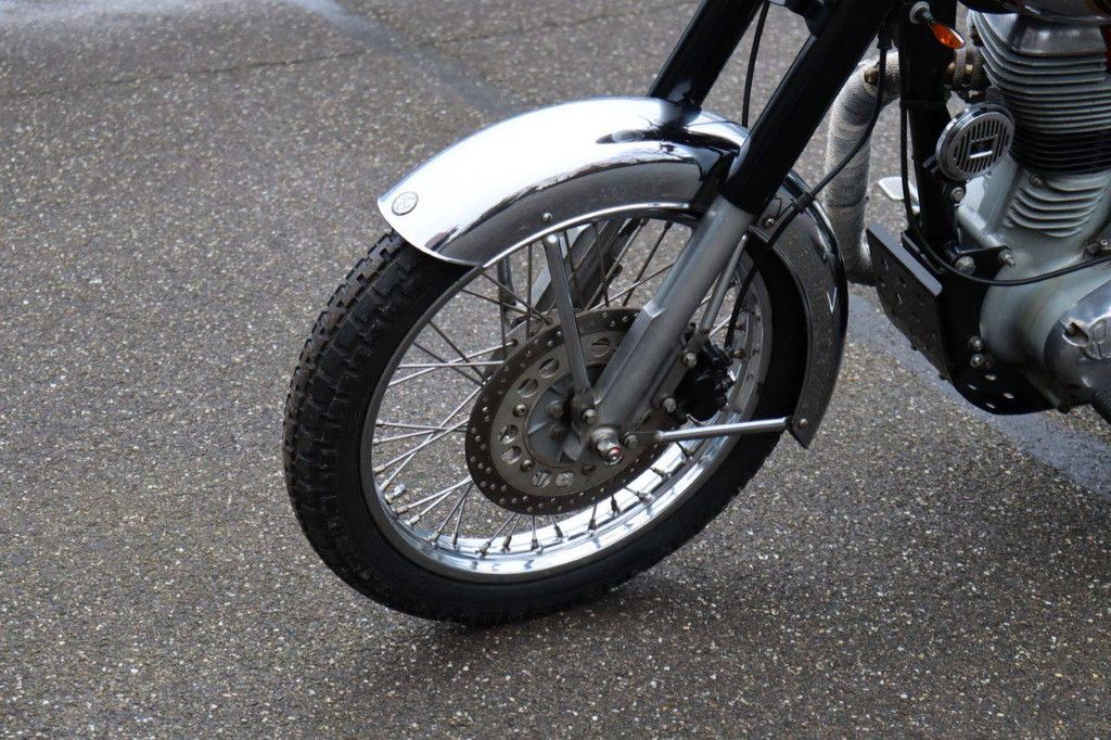 Motor Royal Enfield Bullitt Classic 500 Benzin 2016 (Margin)