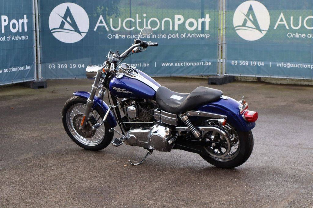 Harley-Davidson Dyna Street Bob Benzinmotorrad 2006