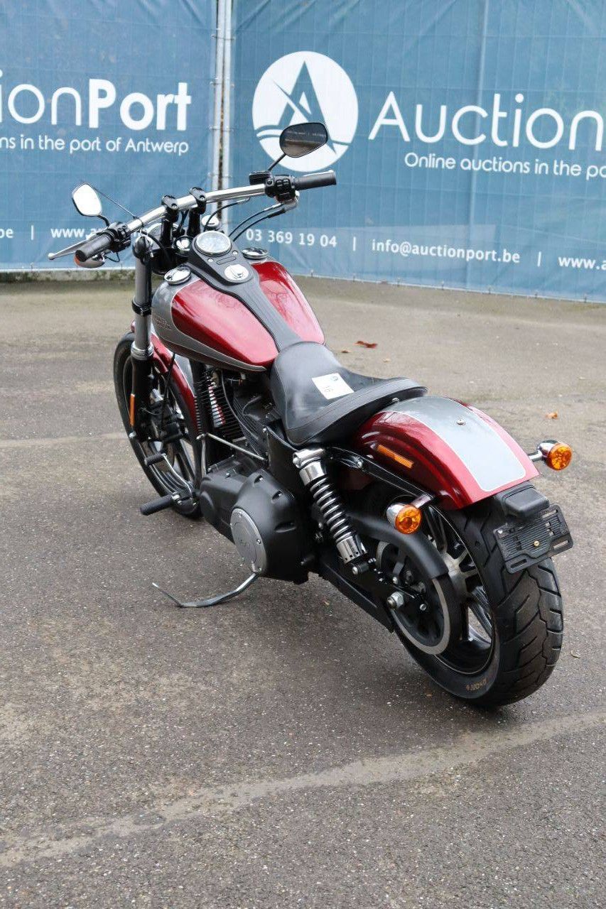 Harley-Davidson Dyna Street Bob Benzinmotorrad 2015