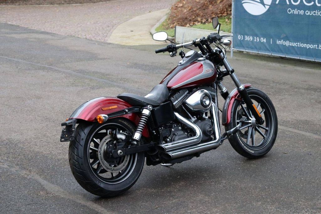 Harley-Davidson Dyna Street Bob Benzinmotorrad 2015