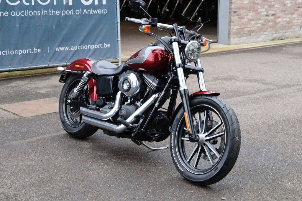 Harley-Davidson Dyna Street Bob Benzinmotorrad 2015