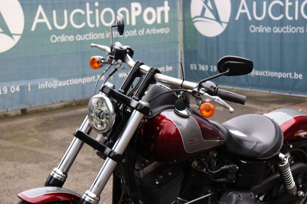 Harley-Davidson Dyna Street Bob Benzinmotorrad 2015