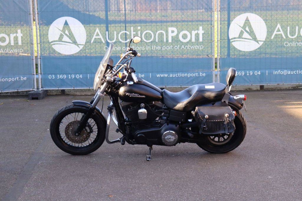 Harley-Davidson Dyna Street Bob Benzinmotorrad 2009