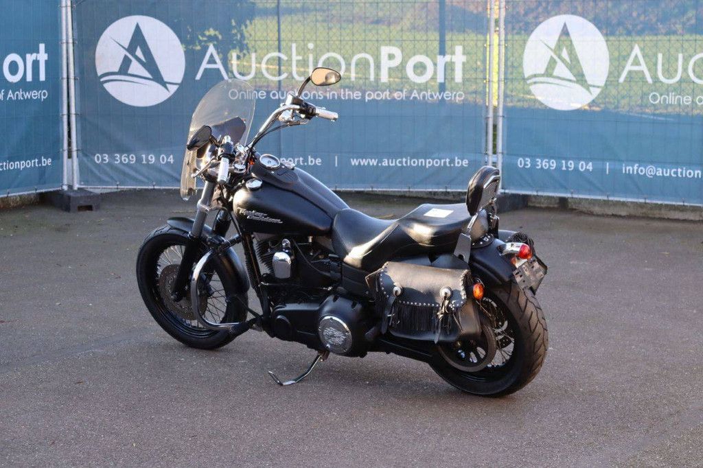 Harley-Davidson Dyna Street Bob Benzinmotorrad 2009