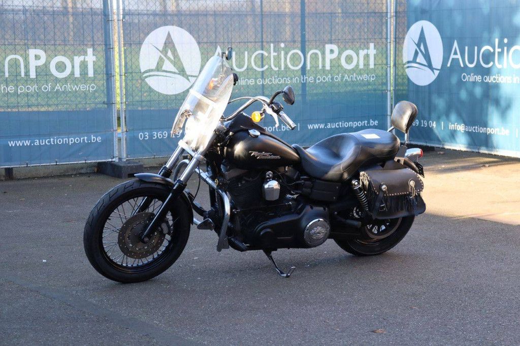 Harley-Davidson Dyna Street Bob Benzinmotorrad 2009