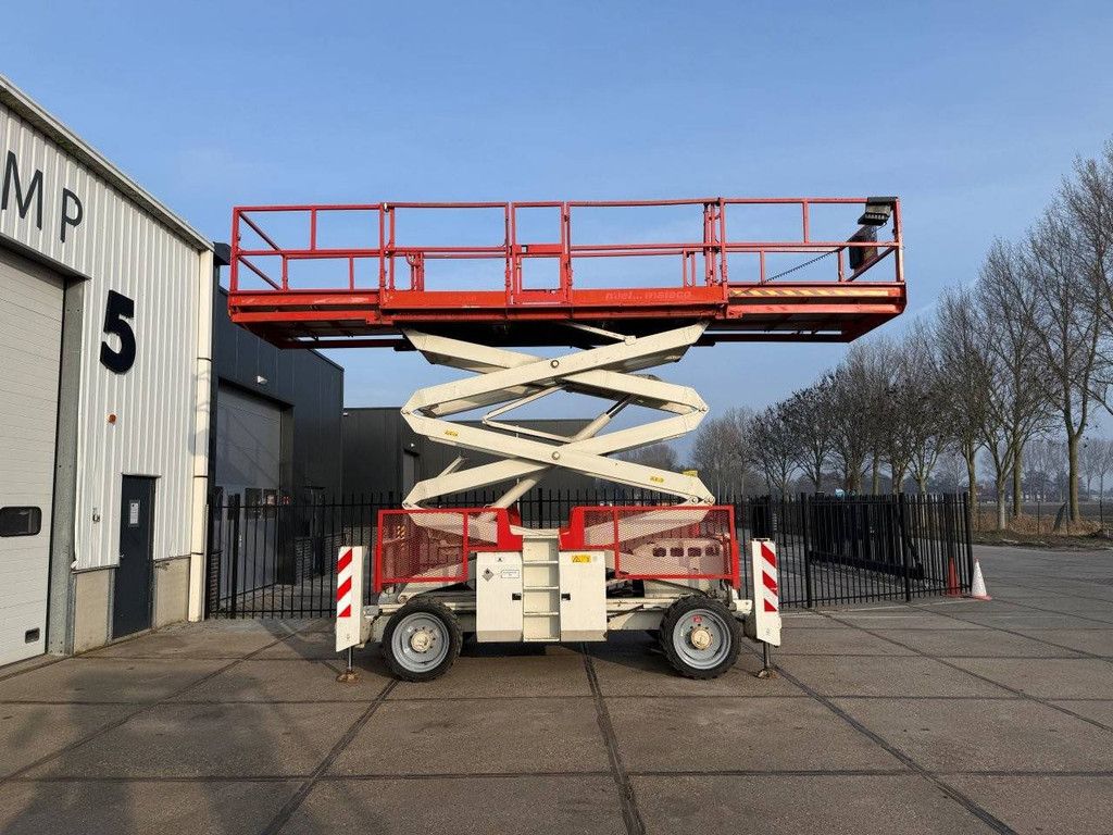 Scissor lift Genie GS3390 Diesel 12m 2010