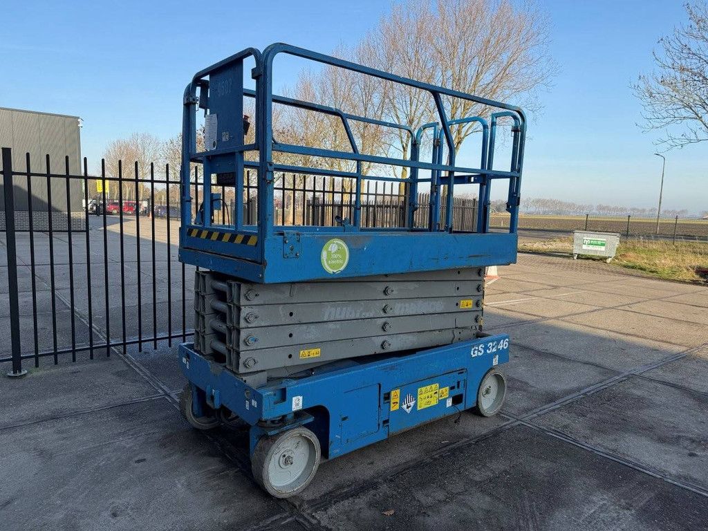 Scissor Lift Genie GS-3246 Electric 11.78m 2014