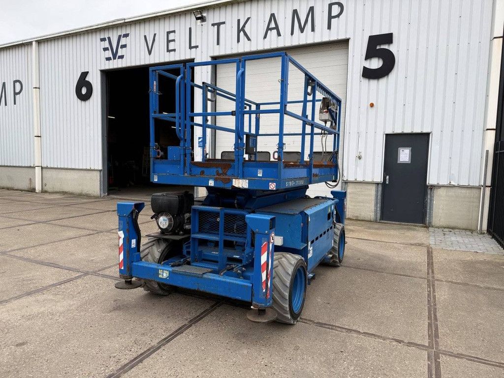 Scherenarbeitsbühne SkyJack SJ6832RTE Elektro+Diesel 11,7 m 2017