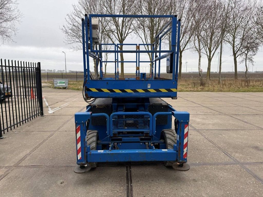 Scherenarbeitsbühne SkyJack SJ6832RTE Elektro+Diesel 11,7 m 2017