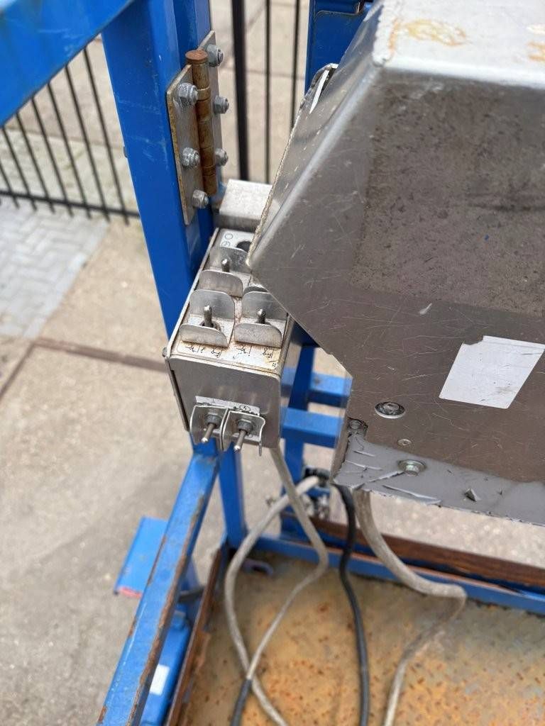 Scherenarbeitsbühne SkyJack SJ6832RTE Elektro+Diesel 11,7 m 2017