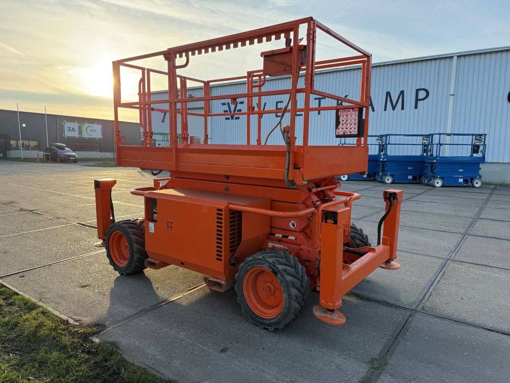 Scherenarbeitsbühne SkyJack SJ6832RT Diesel 11,7 m