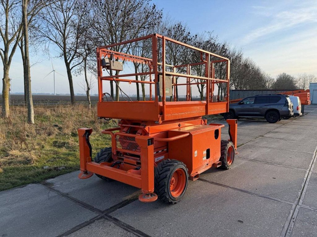 Scherenarbeitsbühne SkyJack SJ6832RT Diesel 11,7 m