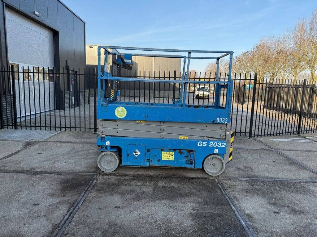 Scissor lift Genie GS2032 Electric 8.1m 2014