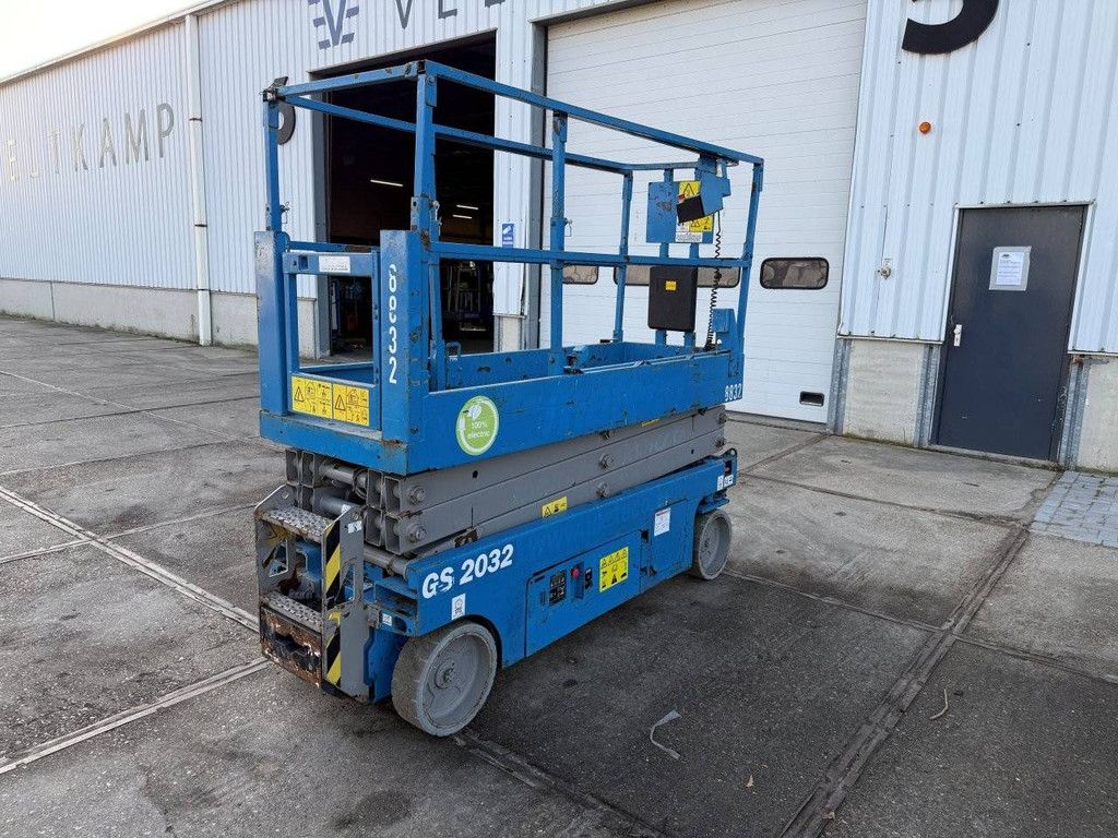 Scissor lift Genie GS2032 Electric 8.1m 2014