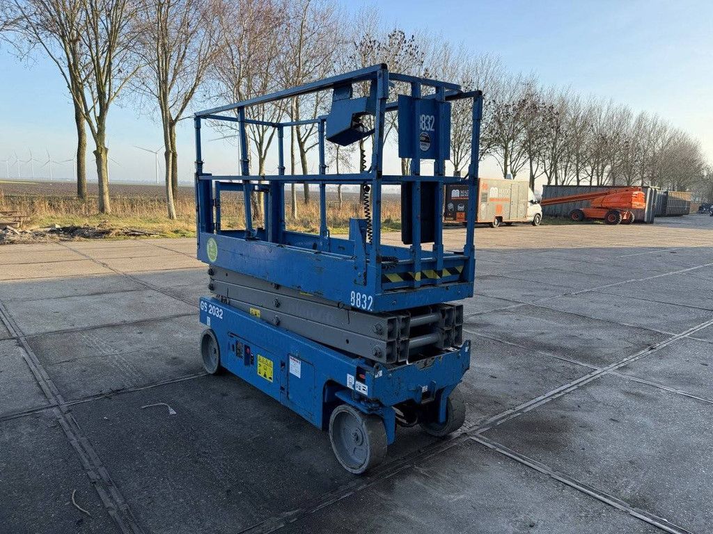 Scissor lift Genie GS2032 Electric 8.1m 2014