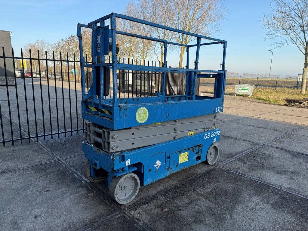 Scissor lift Genie GS2032 Electric 8.1m 2014