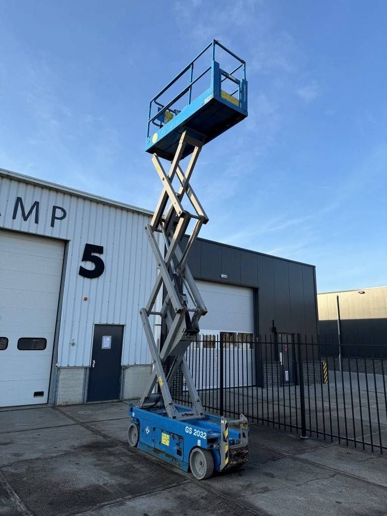 Scissor lift Genie GS2032 Electric 8.1m 2014