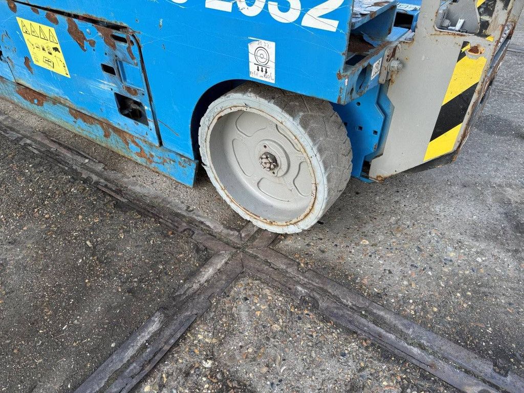 Scissor lift Genie GS2032 Electric 8.1m 2014