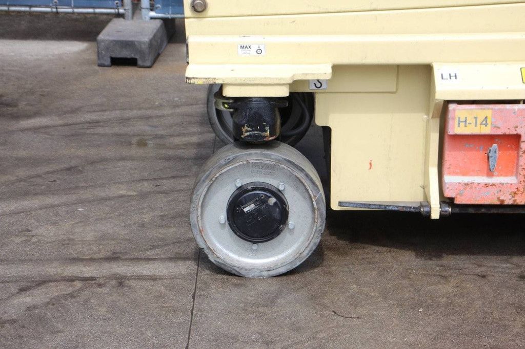 JLG 2646ES Electric Scissor Lift 9.9m 2014