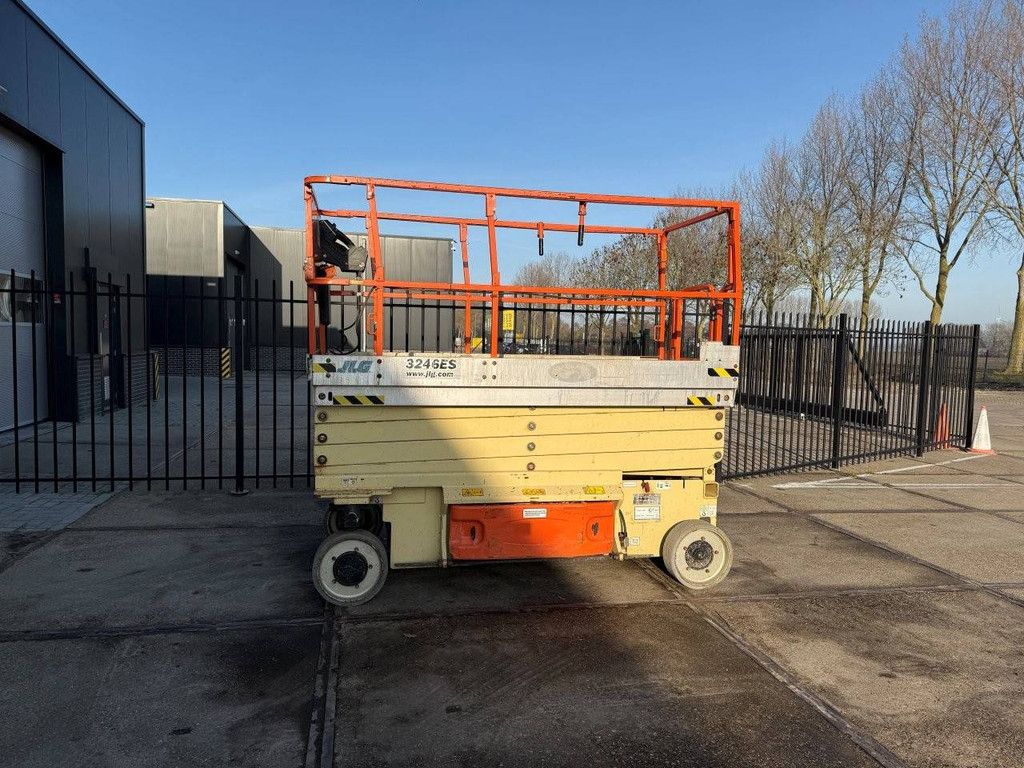 JLG 3246ES Electric Scissor Lift 11.68m 2013