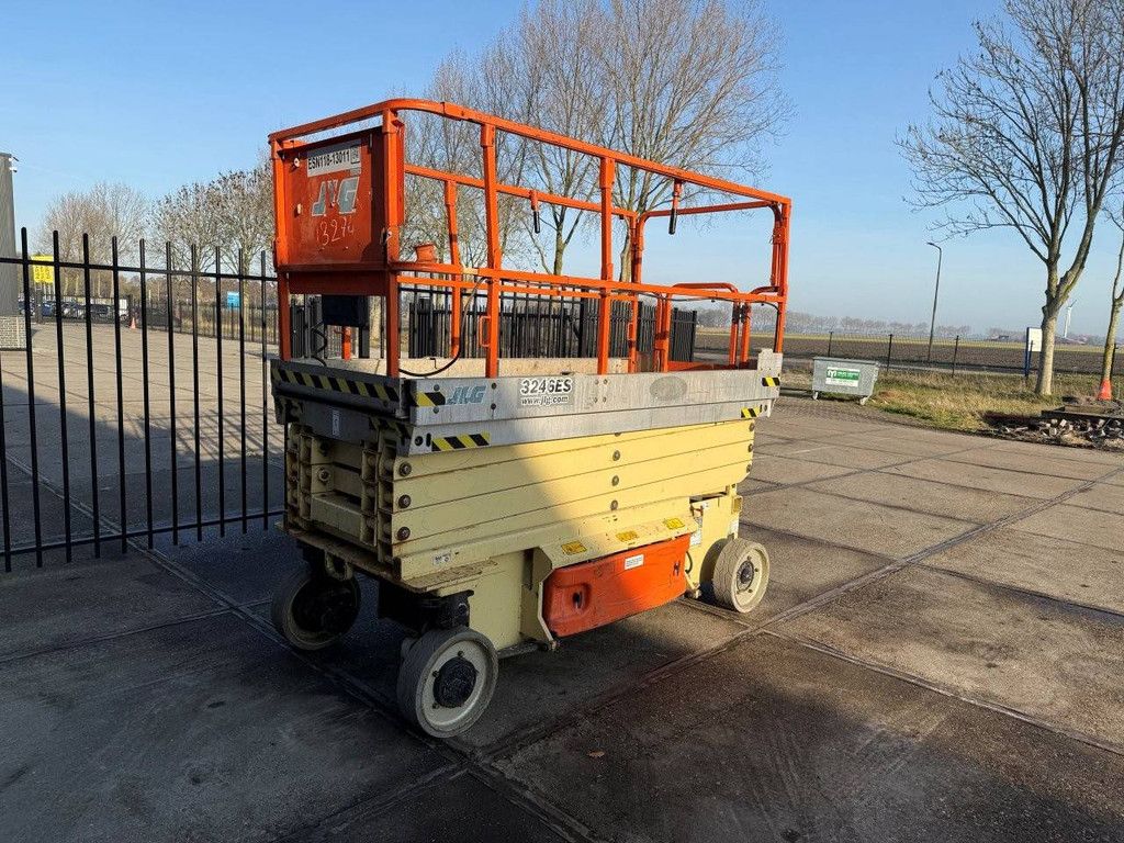 JLG 3246ES Electric Scissor Lift 11.68m 2013