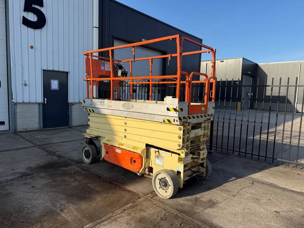 JLG 3246ES Electric Scissor Lift 11.68m 2013