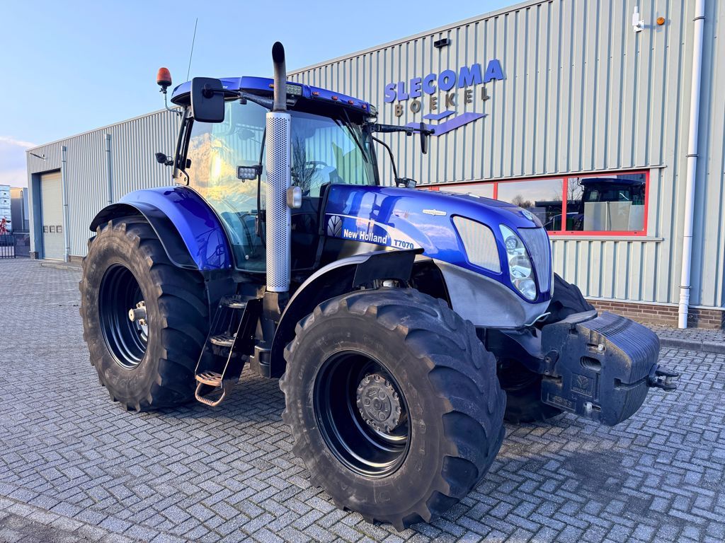 New Holland T7040 PC Blue Power