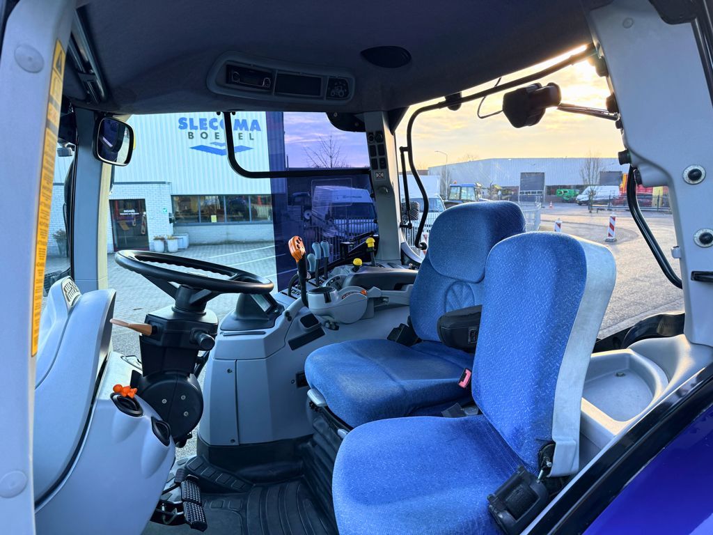 New Holland T7040 PC Blue Power