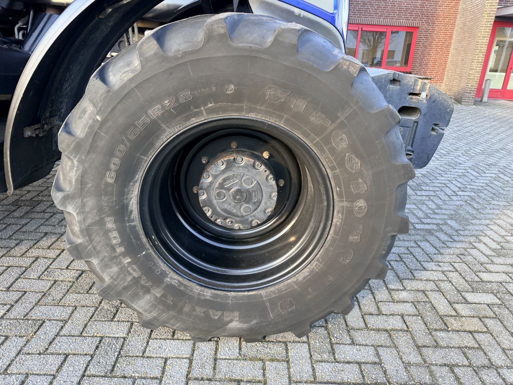 New Holland T7040 PC Blue Power