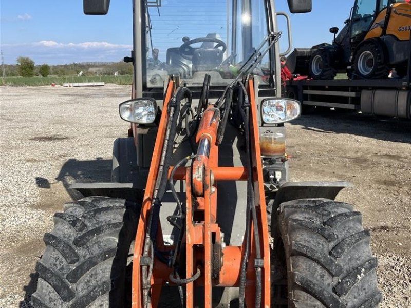 AR 380 med kabine Inkl. skovl og pallegafler og centralsmøring