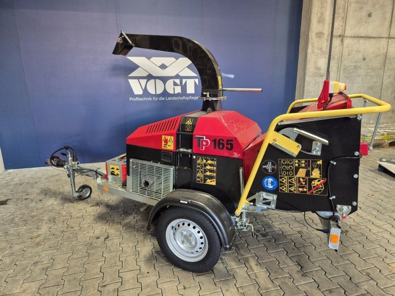 TP 165 MOBILE Holzhacker /Holzhäcksler mit Benzinmotor und PKW-Fahr