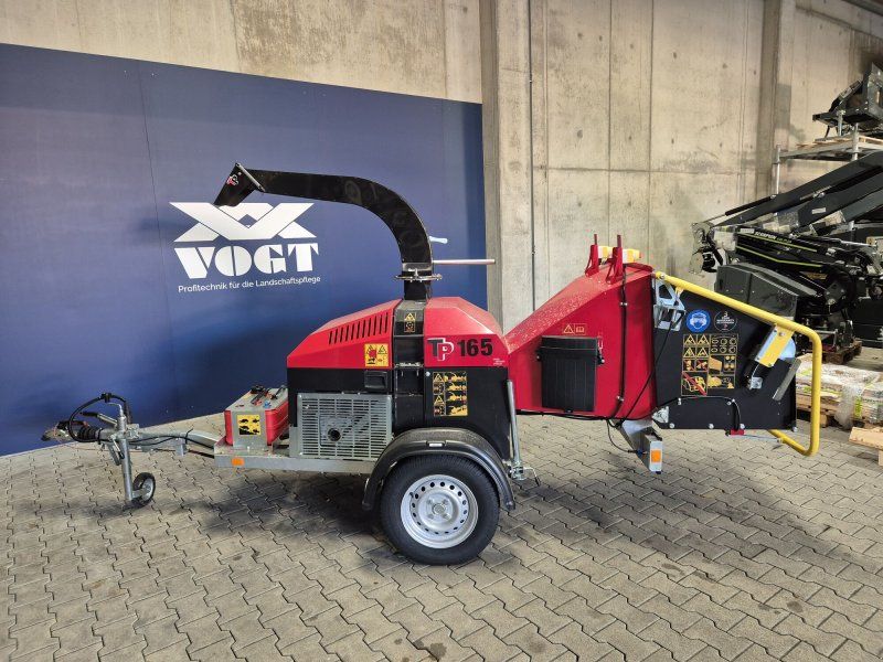 TP 165 MOBILE Holzhacker /Holzhäcksler mit Benzinmotor und PKW-Fahr