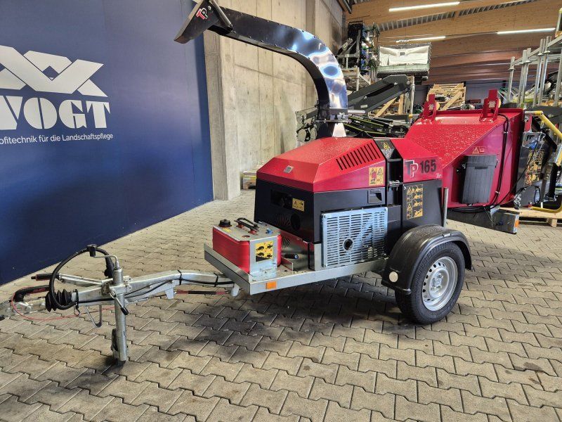 TP 165 MOBILE Holzhacker /Holzhäcksler mit Benzinmotor und PKW-Fahr