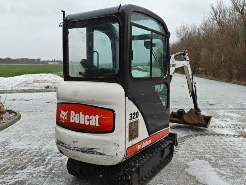 Bobcat 320